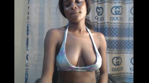 Snapshot of sexy_mariax chatting on 12-14-24, 12:44 Debby online show from 12-14-24, 12:44