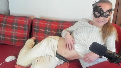 Snapshot of sexy_marlen chatting on 01-16-25, 02:08 Marlen online show from 01-16-25, 02:08