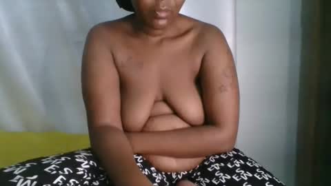 Snapshot of sexy_milk_slut chatting on 09-10-25, 12:10 milky online show from 09-10-25, 12:10