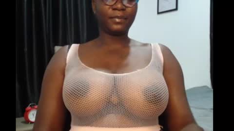 Snapshot of sexy_pearl12 chatting on 04-30-26, 07:14 zoe online show from 04-30-26, 07:14