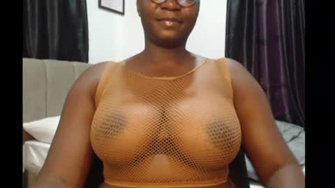 Snapshot of sexy_pearl12 chatting on 05-05-26, 07:05 zoe online show from 05-05-26, 07:05