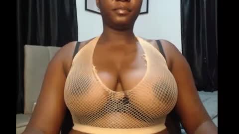 Snapshot of sexy_pearl12 chatting on 05-10-26, 06:51 zoe online show from 05-10-26, 06:51