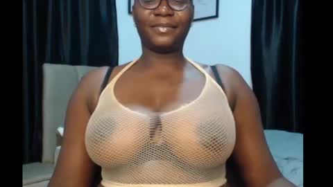 Snapshot of sexy_pearl12 chatting on 05-12-26, 05:54 zoe online show from 05-12-26, 05:54