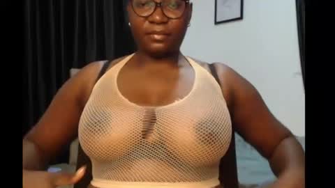 Snapshot of sexy_pearl12 chatting on 05-16-26, 06:32 zoe online show from 05-16-26, 06:32