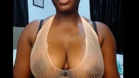 Snapshot of sexy_pearl12 chatting on 05-22-26, 07:41 zoe online show from 05-22-26, 07:41