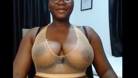 Snapshot of sexy_pearl12 chatting on 05-30-26, 07:16 zoe online show from 05-30-26, 07:16