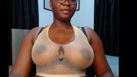 Snapshot of sexy_pearl12 chatting on 06-13-26, 07:06 zoe online show from 06-13-26, 07:06