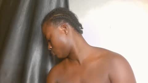 Snapshot of sexy_petitqueen chatting on 03-02-26, 03:52 sexy_petitqueen online show from 03-02-26, 03:52