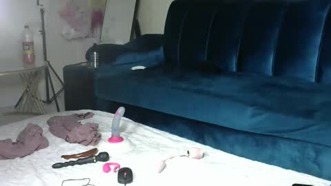 sexy pigeon online show from 02-16-26, 01:46