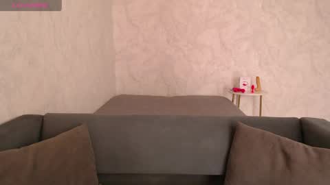 Snapshot of sexy_sansa chatting on 05-19-26, 10:32 Alina online show from 05-19-26, 10:32