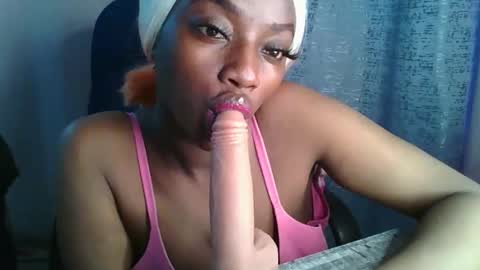 Snapshot of sexy_sweetcandy chatting on 01-17-26, 06:29 sexy sweetcandy online show from 01-17-26, 06:29