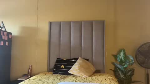 Snapshot of sexyasszeeee chatting on 10-19-25, 11:22 sexyasszeeee online show from 10-19-25, 11:22