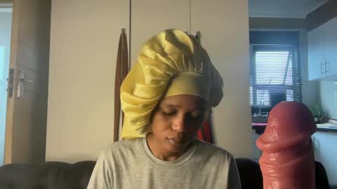 Snapshot of sexyasszeeee chatting on 11-17-25, 02:23 sexyasszeeee online show from 11-17-25, 02:23