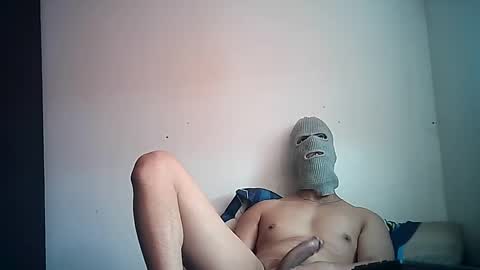 Snapshot of sexyatrevidoo chatting on 12-29-24, 01:28 SesyMen online show from 12-29-24, 01:28