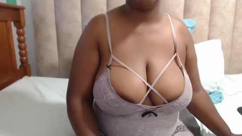Snapshot of sexybustyxx chatting on 01-15-26, 02:43 sexybustyxx online show from 01-15-26, 02:43