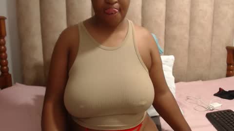 Snapshot of sexybustyxx chatting on 03-19-26, 05:55 sexybustyxx online show from 03-19-26, 05:55