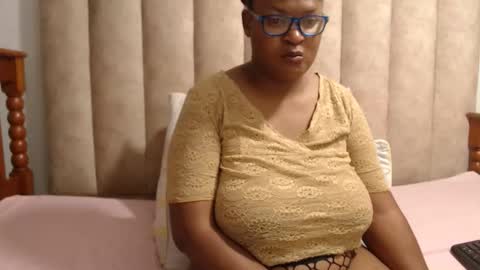 Snapshot of sexybustyxx chatting on 04-08-26, 06:24 sexybustyxx online show from 04-08-26, 06:24