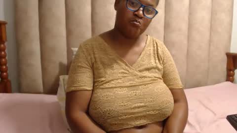 Snapshot of sexybustyxx chatting on 04-08-26, 06:30 sexybustyxx online show from 04-08-26, 06:30