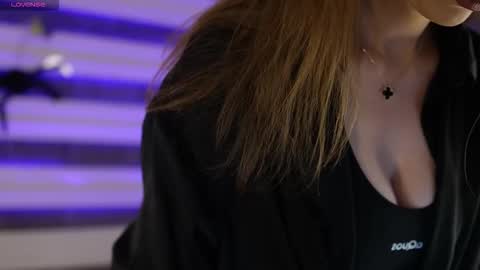 Snapshot of sexycelline chatting on 11-17-25, 05:13 Celline online show from 11-17-25, 05:13