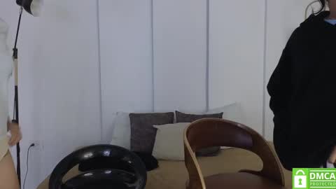 chanell and yina online show from 09-19-25, 01:01