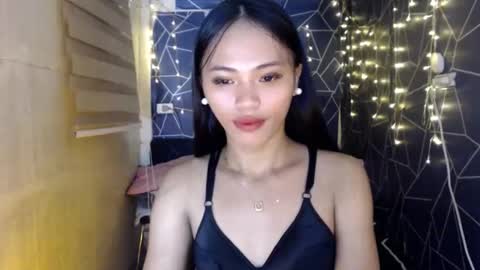 Miss Cheng online show from 11-03-25, 06:25