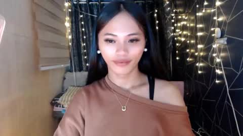 Miss Cheng online show from 11-07-25, 02:39