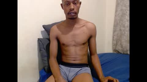 Snapshot of sexycouplexx01 chatting on 02-20-26, 05:24 sexycouplexx01 online show from 02-20-26, 05:24