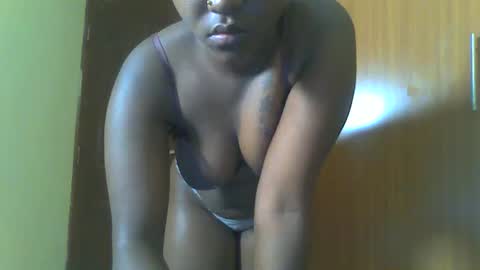Snapshot of sexydolly16 chatting on 06-03-26, 10:04 davina online show from 06-03-26, 10:04