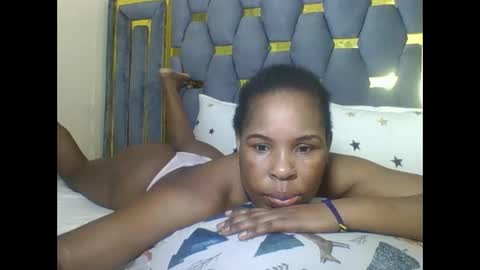 Snapshot of sexyebonygal chatting on 10-10-25, 07:40 QUINTER online show from 10-10-25, 07:40