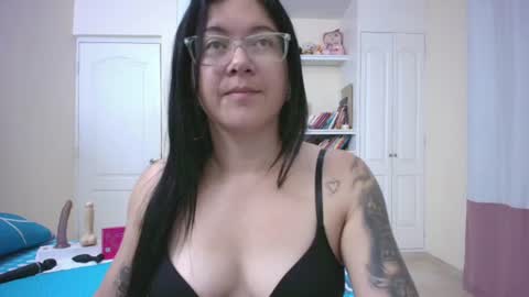 Snapshot of sexyeva_25 chatting on 07-04-26, 05:24 Eva online show from 07-04-26, 05:24