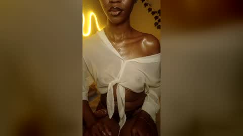 Snapshot of sexygirl_kee2 chatting on 08-02-26, 01:20 Mimiey1 online show from 08-02-26, 01:20