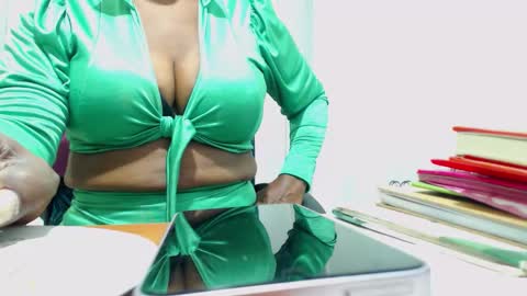 Snapshot of sexyhanny4u chatting on 10-26-25, 01:55 sexyhanny4u online show from 10-26-25, 01:55