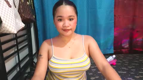 Snapshot of sexyheartyy chatting on 05-21-26, 09:16 Heart online show from 05-21-26, 09:16