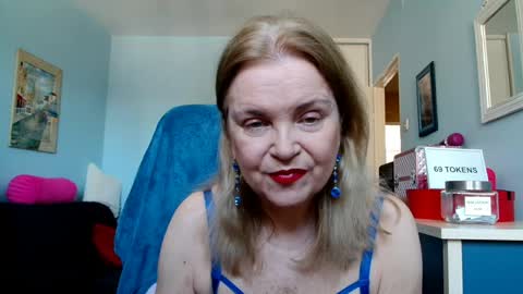Snapshot of sexyjennyeu chatting on 05-02-26, 10:53 Jenny online show from 05-02-26, 10:53