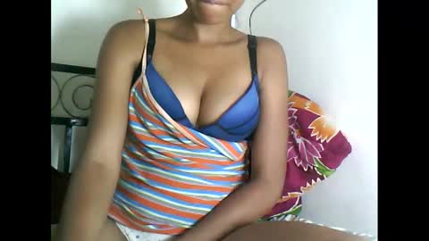 Snapshot of sexylarra12 chatting on 01-17-25, 02:50 sexylarra12 online show from 01-17-25, 02:50