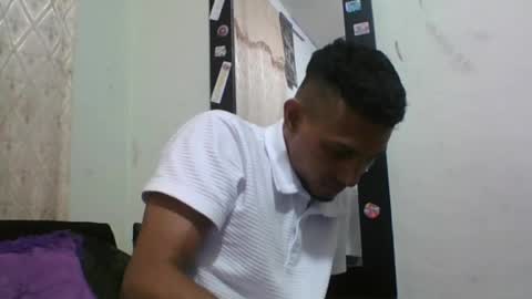 Snapshot of sexyleon69 chatting on 04-27-26, 09:40 Sexy leon online show from 04-27-26, 09:40
