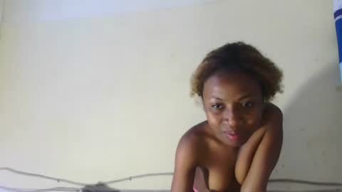 Snapshot of sexylittlebitch261 chatting on 05-05-26, 07:49 Elania online show from 05-05-26, 07:49