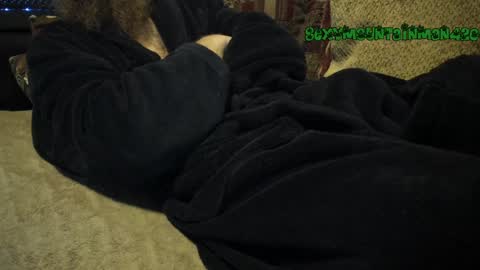 Snapshot of sexymountainman420 chatting on 01-18-25, 10:49 Sexymountainman420 online show from 01-18-25, 10:49