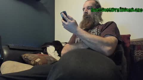 Snapshot of sexymountainman420 chatting on 01-20-25, 12:46 Sexymountainman420 online show from 01-20-25, 12:46