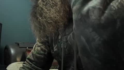 Snapshot of sexymountainman420 chatting on 10-29-25, 05:58 Sexymountainman420 online show from 10-29-25, 05:58