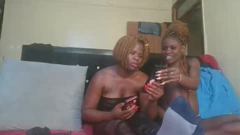 Snapshot of sexynina25 chatting on 09-19-25, 06:41 nina online show from 09-19-25, 06:41