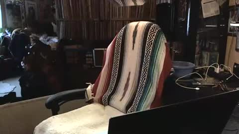 Grizz Lee Bear online show from 01-28-25, 01:38