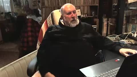 Grizz Lee Bear online show from 02-14-25, 05:14