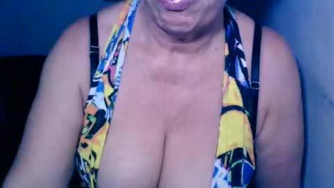 Snapshot of sexyoldwet chatting on 11-11-25, 10:10 AnneSofia online show from 11-11-25, 10:10