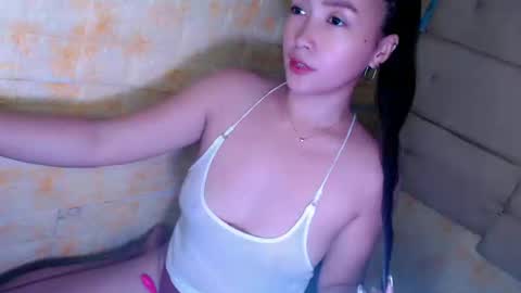 Snapshot of sexypinaymiya chatting on 01-10-25, 05:05 Miyah online show from 01-10-25, 05:05