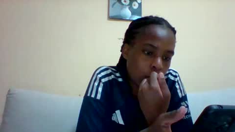 Snapshot of sexyqueen3457132 chatting on 01-31-25, 03:11 DOVY ACHIENG online show from 01-31-25, 03:11