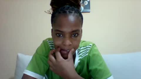 Snapshot of sexyqueen3457132 chatting on 02-24-25, 12:37 DOVY ACHIENG online show from 02-24-25, 12:37