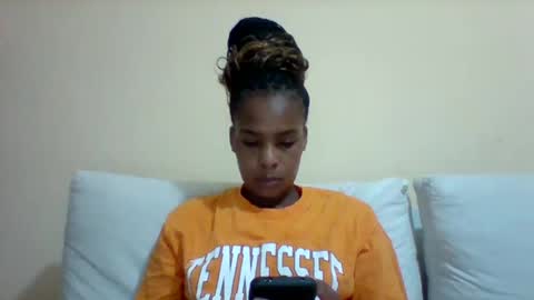 Snapshot of sexyqueen3457132 chatting on 03-02-25, 04:10 DOVY ACHIENG online show from 03-02-25, 04:10