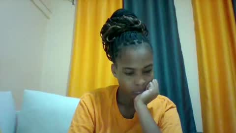 Snapshot of sexyqueen3457132 chatting on 03-03-25, 01:21 DOVY ACHIENG online show from 03-03-25, 01:21