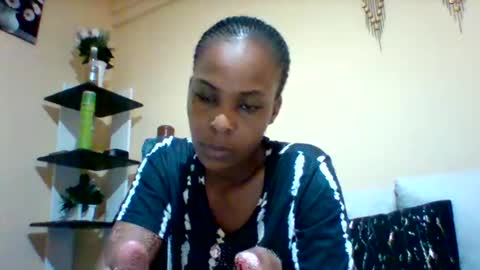 Snapshot of sexyqueen3457132 chatting on 09-14-25, 10:25 DOVY ACHIENG online show from 09-14-25, 10:25